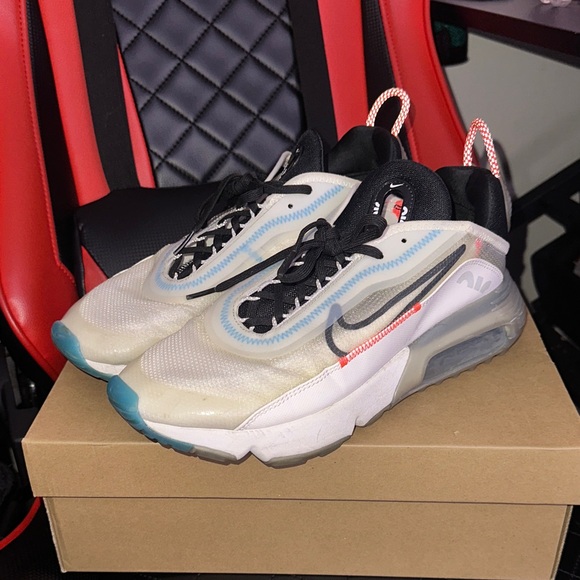 NIKE AIR MAX 2090 PURE PLATINUM - SIZE 10 - MODERATELY WORN - Picture 1 of 4